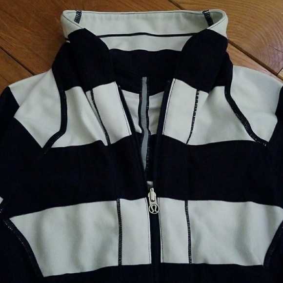 Lululemon womens Half Zip - Picture 2 of 6